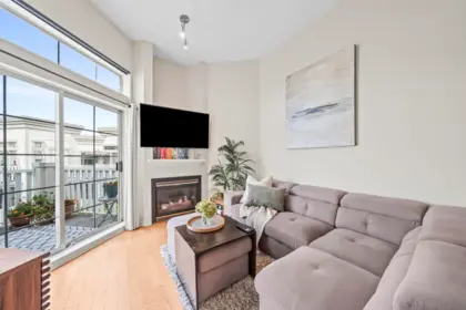 413 147 E 1st Street, North Vancouver, BC, North vancouver — Apartment/Condo for sale