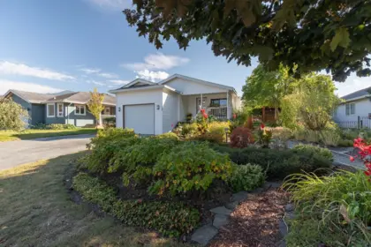 1008 Edgewater Crescent, Squamish, BC, Squamish — Single Family Residence for sale