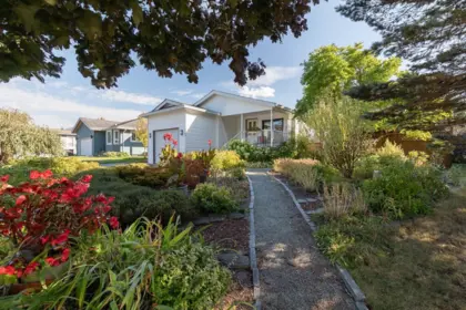 1008 Edgewater Crescent, Squamish, BC, Squamish — Single Family Residence for sale