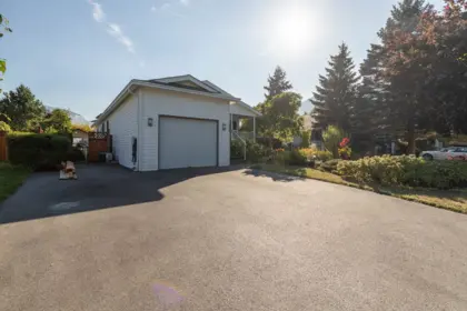 1008 Edgewater Crescent, Squamish, BC, Squamish — Single Family Residence for sale