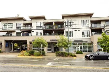 302 5682 Wharf Avenue, Sechelt, BC, Sechelt — Apartment/Condo for sale