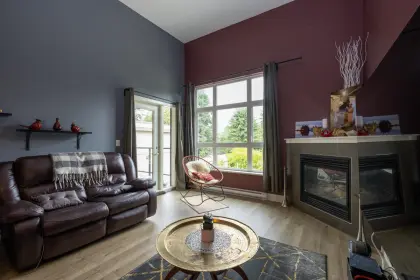 302 5682 Wharf Avenue, Sechelt, BC, Sechelt — Apartment/Condo for sale