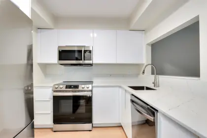208 1705 Nelson Street, Vancouver, BC, Vancouver — Apartment/Condo for sale