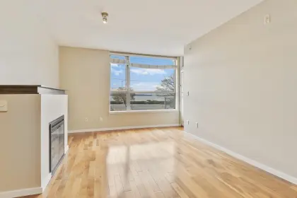 209 15777 Marine Drive, White Rock, BC, White rock — Apartment/Condo for sale