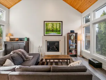 2004 Jay Place, Squamish, BC, Squamish — Single Family Residence for sale