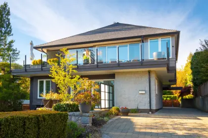 1881 Esquimalt Avenue, West Vancouver, BC, West vancouver — Single Family Residence for sale