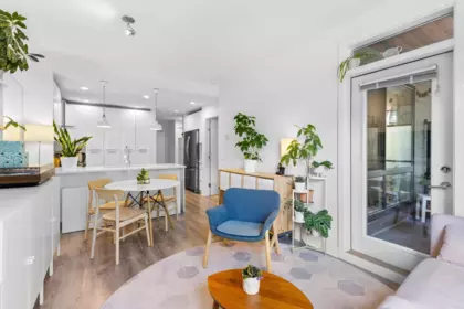 212 733 W 3rd Street, North Vancouver, BC, North vancouver — Apartment/Condo for sale