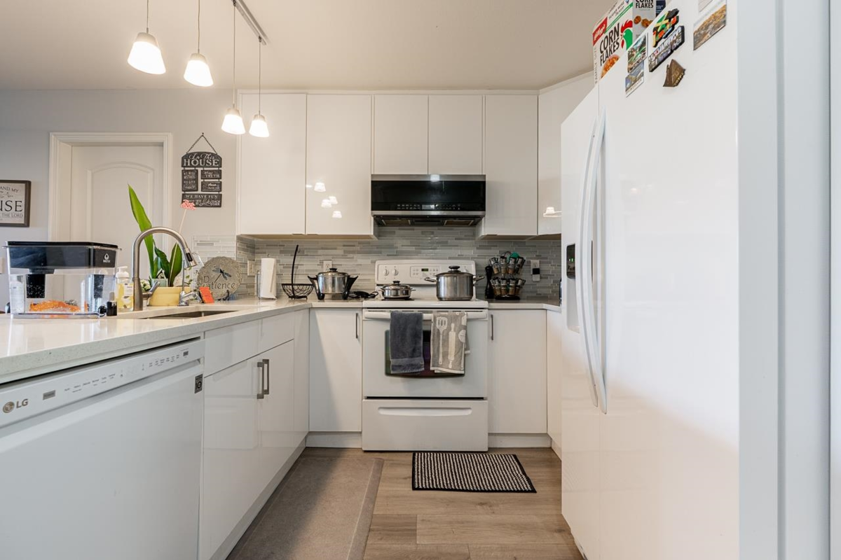 Kitchen Island Photo of 315 8955 Edward Street, Chilliwack, BC