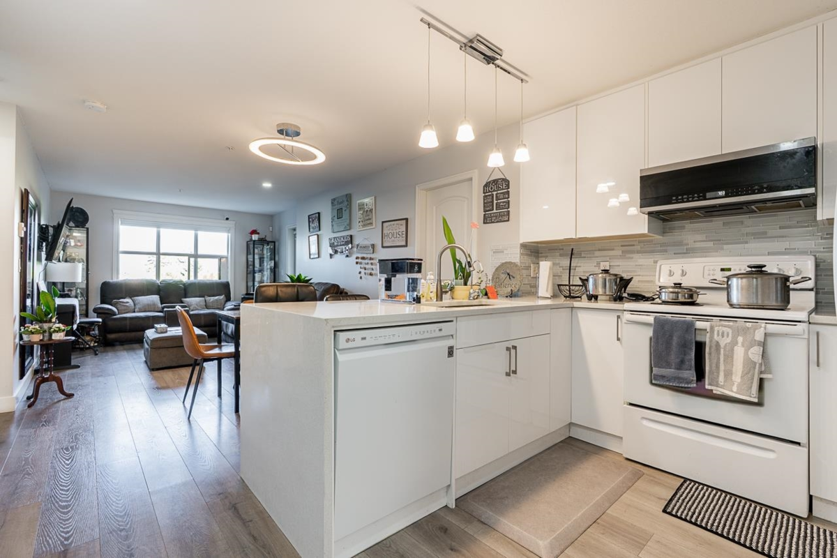 Kitchen Photo of 315 8955 Edward Street, Chilliwack, BC