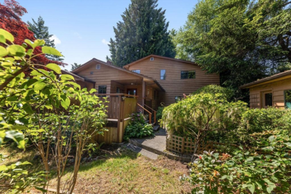 1064 Rosamund Road, Gibsons, BC, Gibsons — Single Family Residence for sale