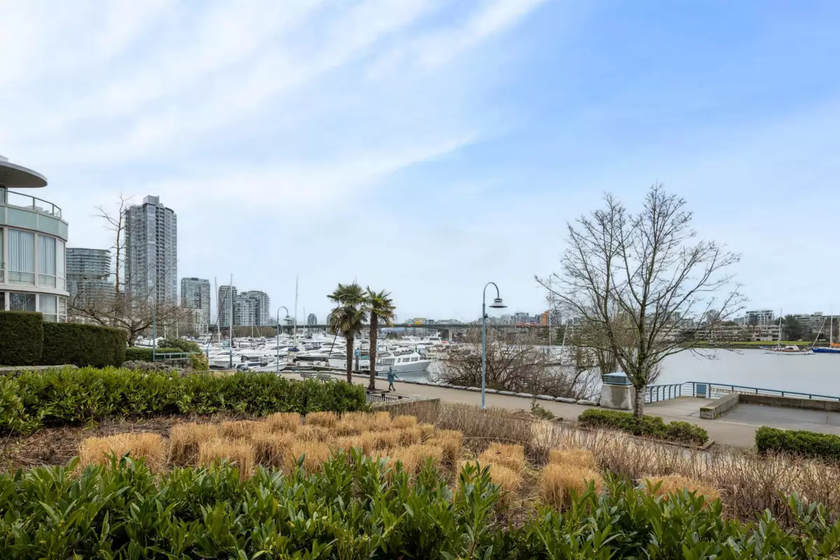 Exterior Front Photo of 907 1288 Marinaside Crescent, Vancouver, BC
