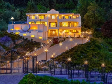 Front exterior of 1121 Crestline Road, West Vancouver, BC