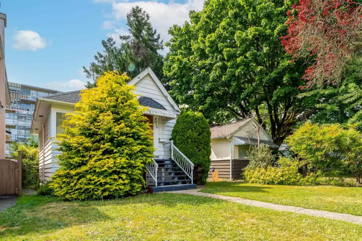 Living Room Photo of 8019 Shaughnessy Street, Vancouver, BC