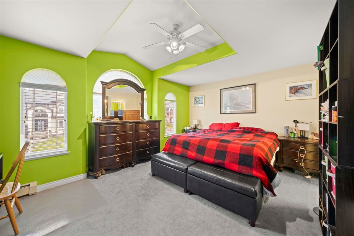 Walk-In Closet Photo of 31533 Homestead Crescent, Abbotsford, BC