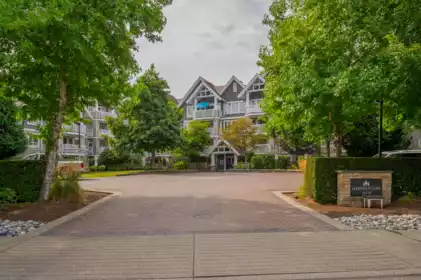 410 20750 Duncan Way, Langley, BC, Langley — Apartment/Condo for sale
