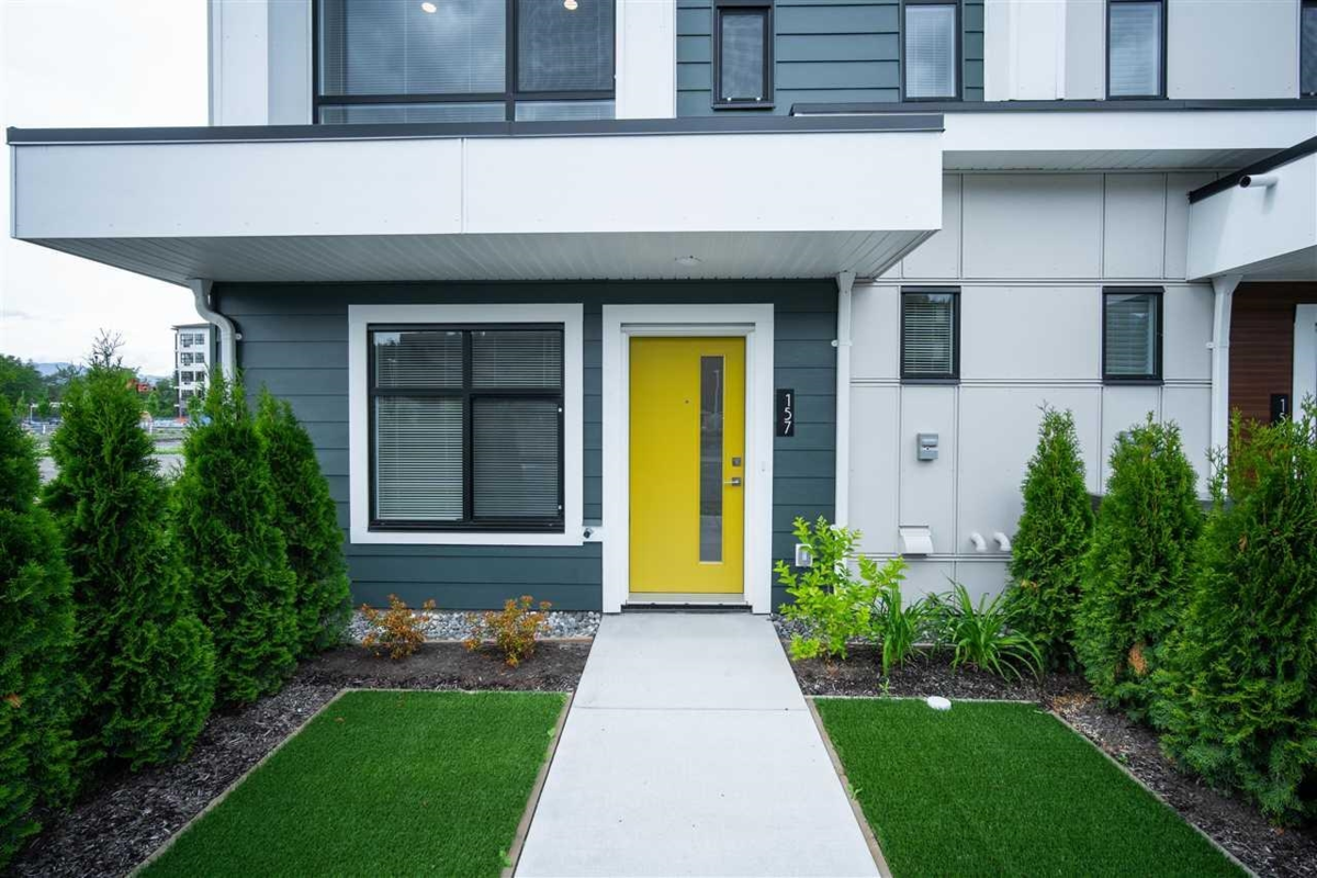 Living Room Photo of 225 46150 Thomas Road, Chilliwack, BC