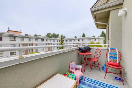Laundry Room Photo of 412 12125 75a Avenue, Surrey, BC