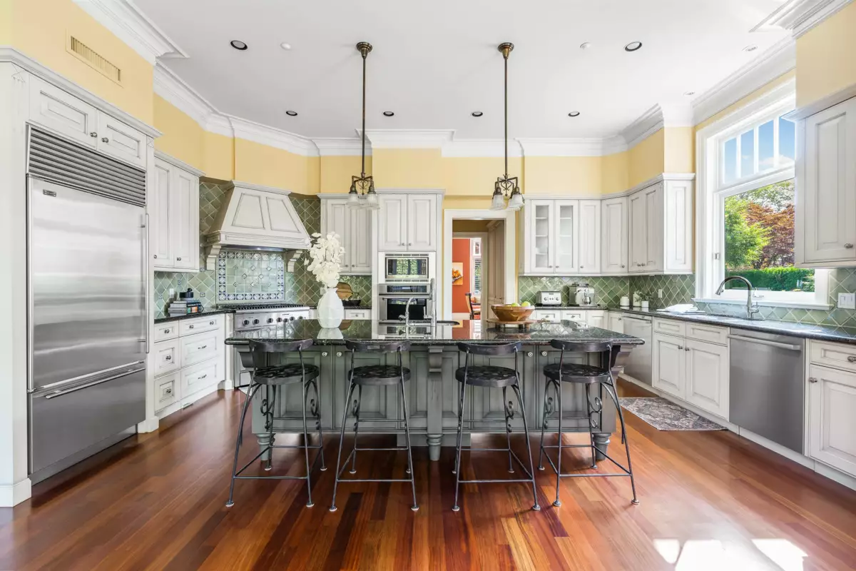 Walk-In Closet Photo of 3937 Osler Street, Vancouver, BC