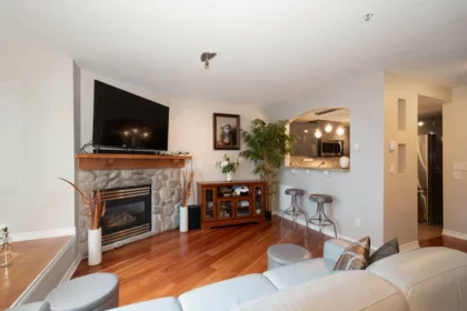 6 1015 Lynn Valley Road, North Vancouver, BC, North Vancouver — Townhouse for sale
