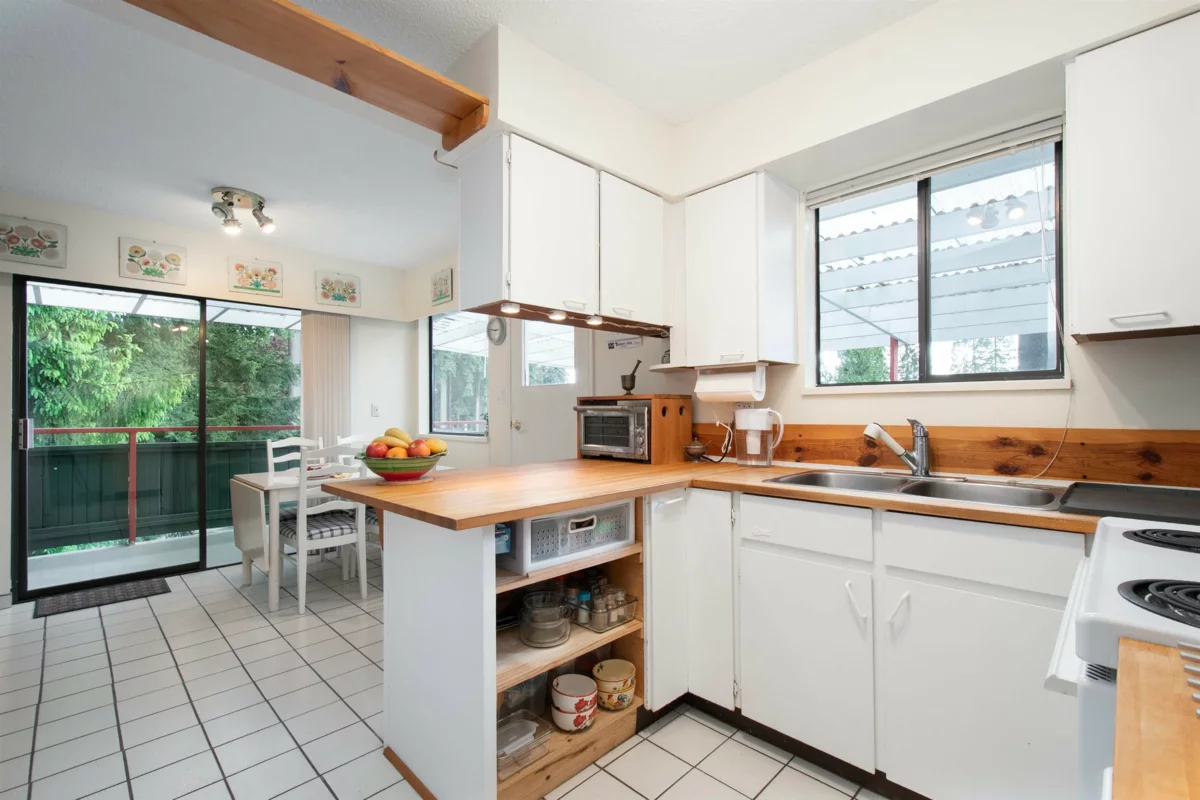 Breakfast Nook Photo of 3875 Regent Avenue, North Vancouver, BC