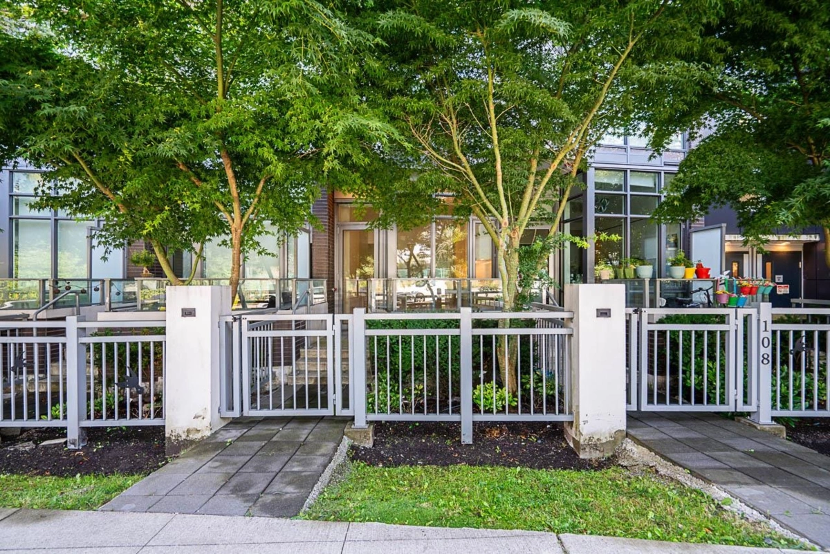 Family Room Photo of TH 107 13438 Central Avenue, Surrey, BC