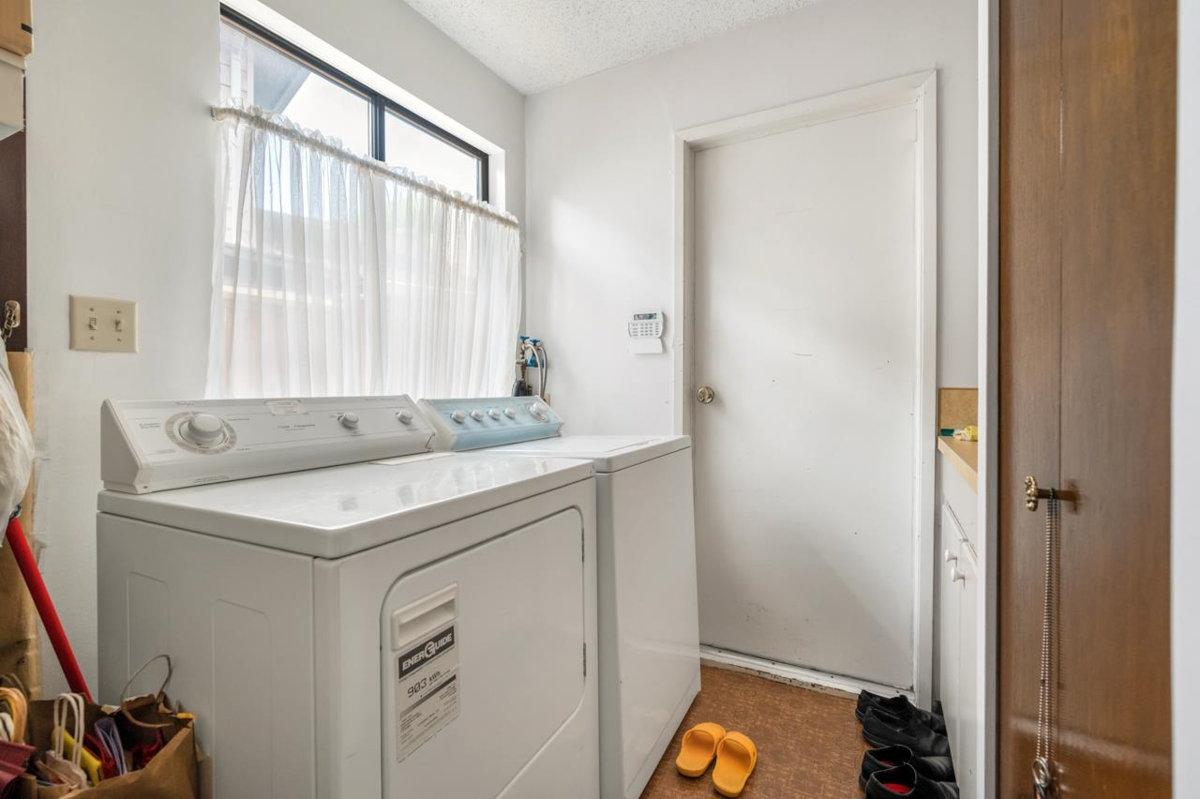 Hallway Photo of 10613 Yarmish Drive, Richmond, BC