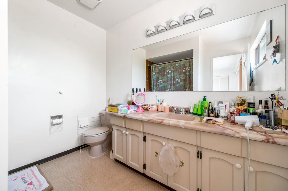 Mudroom Photo of 10613 Yarmish Drive, Richmond, BC