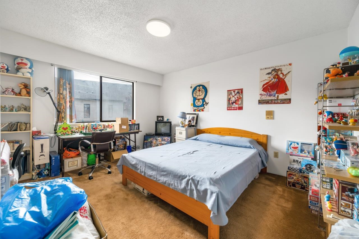 Powder Room Photo of 10613 Yarmish Drive, Richmond, BC