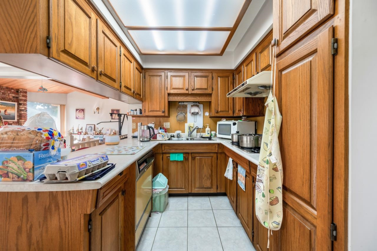 Walk-In Closet Photo of 10613 Yarmish Drive, Richmond, BC