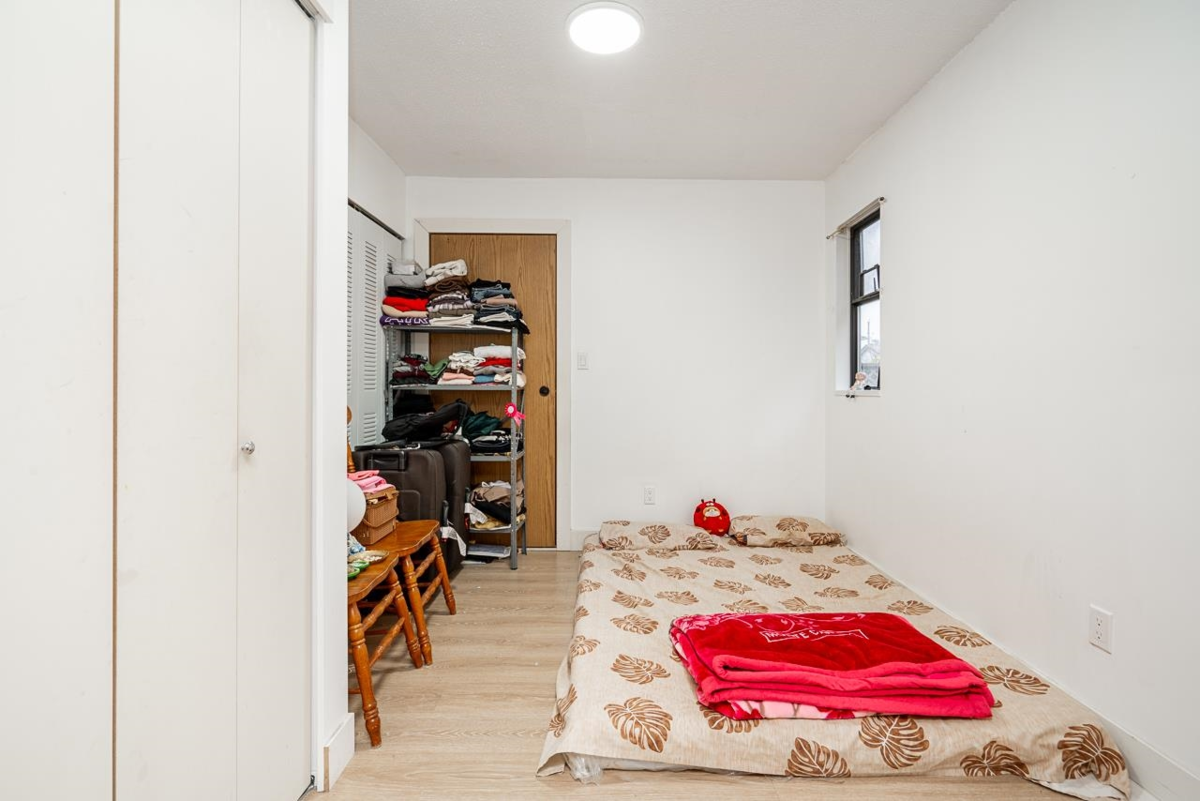 Basement Recreation Room Photo of 15672 99b Avenue, Surrey, BC