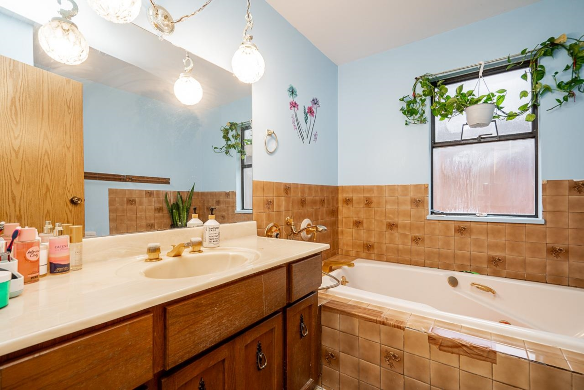 Bedroom 4 Photo of 15672 99b Avenue, Surrey, BC