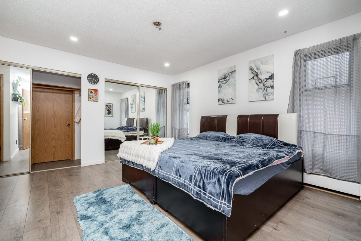 Breakfast Nook Photo of 15672 99b Avenue, Surrey, BC