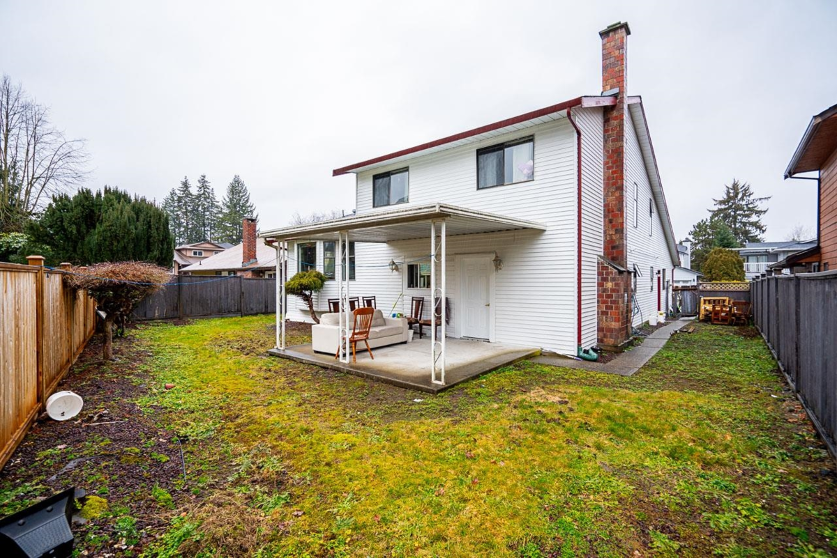 Entry Foyer Photo of 15672 99b Avenue, Surrey, BC