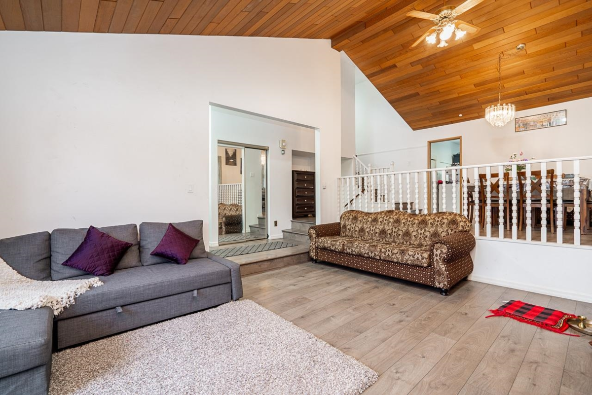 Family Room Photo of 15672 99b Avenue, Surrey, BC