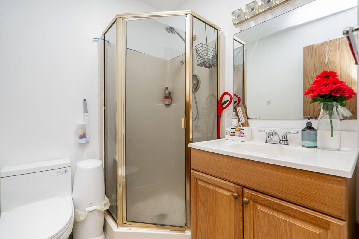 Guest Bathroom Photo of 15672 99b Avenue, Surrey, BC