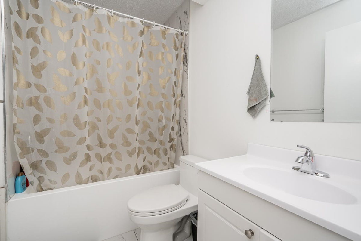 Laundry Room Photo of 15672 99b Avenue, Surrey, BC