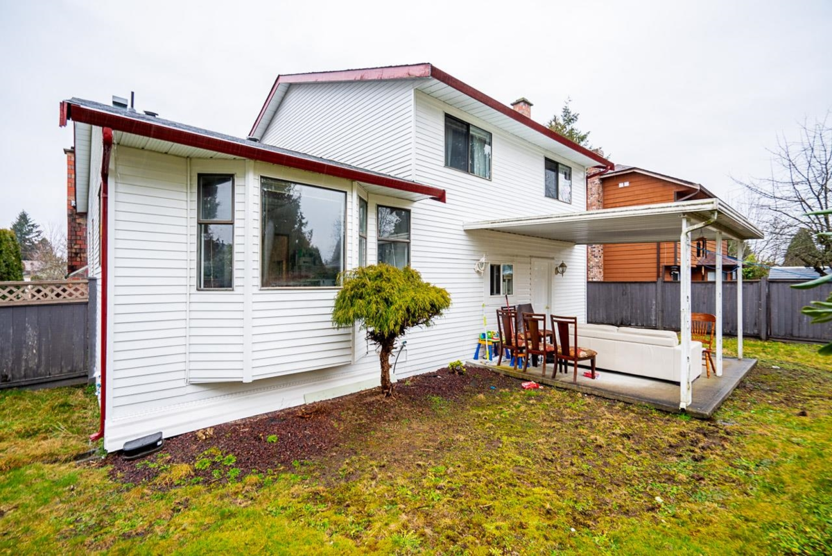 Mudroom Photo of 15672 99b Avenue, Surrey, BC