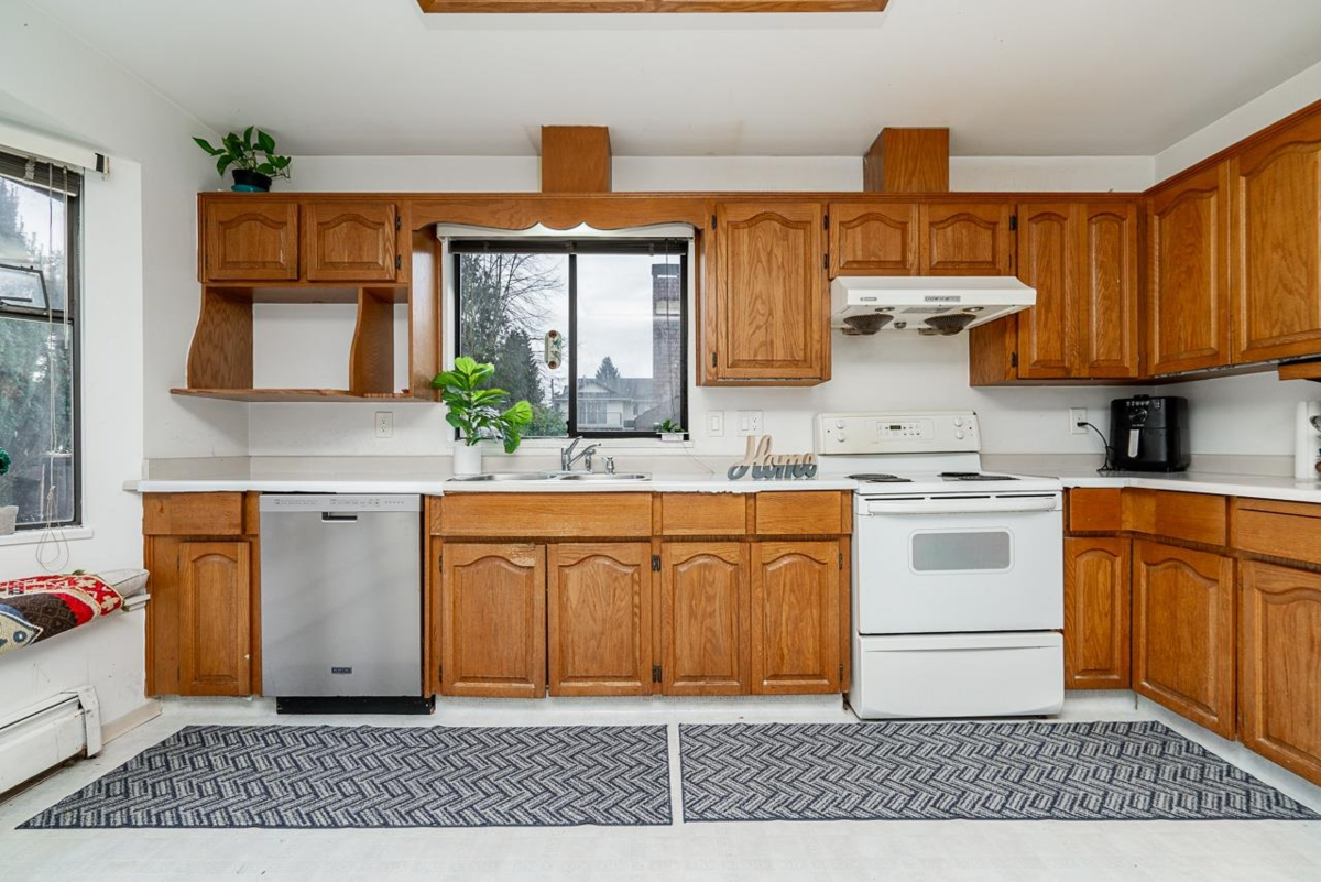 Pantry Photo of 15672 99b Avenue, Surrey, BC