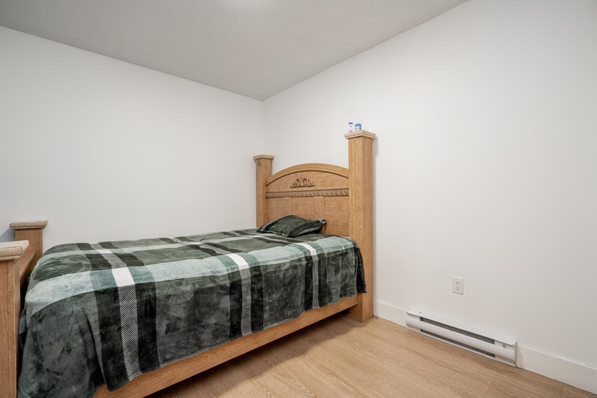 Powder Room Photo of 15672 99b Avenue, Surrey, BC