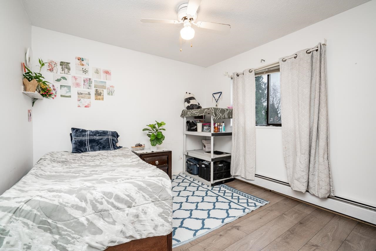 Walk-In Closet Photo of 15672 99b Avenue, Surrey, BC