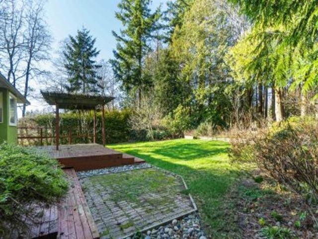 Breakfast Nook Photo of 13671 16 Avenue, Surrey, BC
