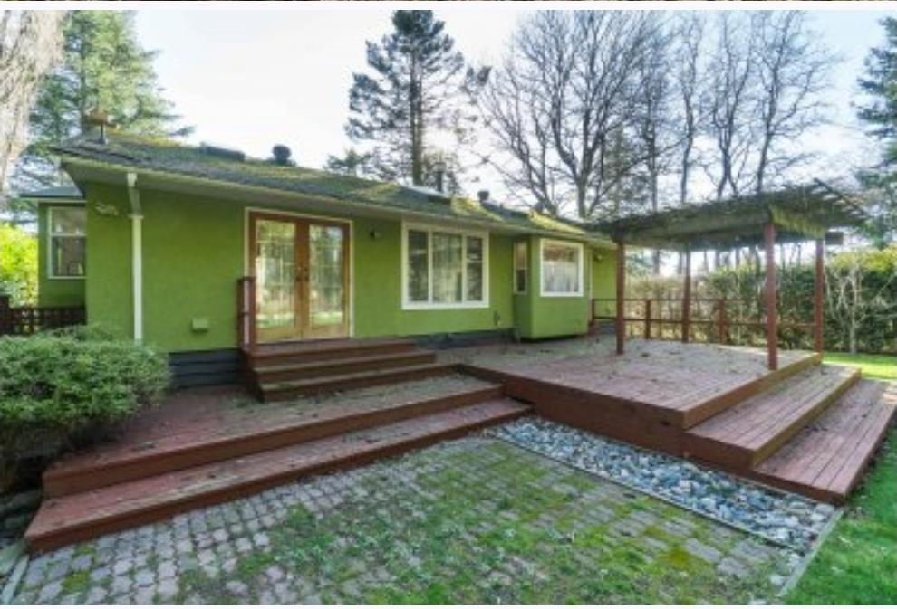 Kitchen Island Photo of 13671 16 Avenue, Surrey, BC