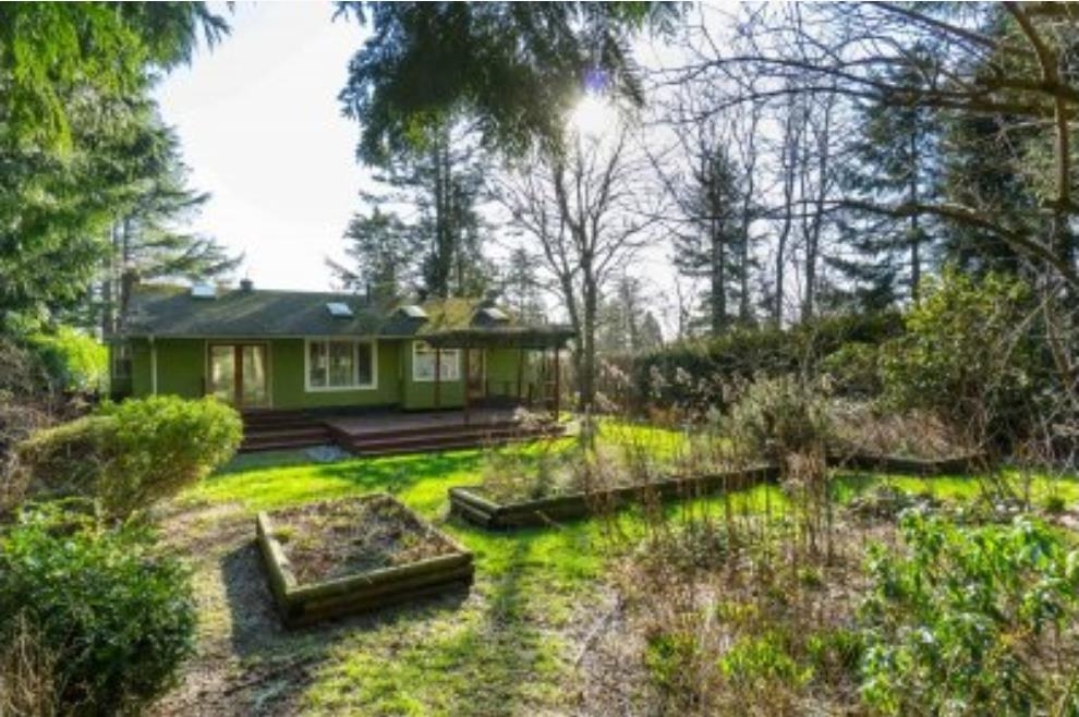 Walk-In Closet Photo of 13671 16 Avenue, Surrey, BC