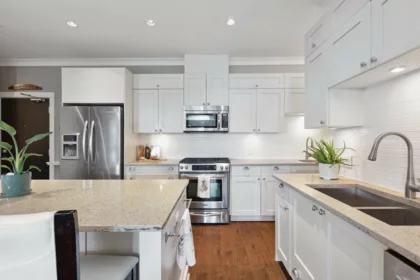 Kitchen Photo of 304 15155 36 Avenue, Surrey, BC