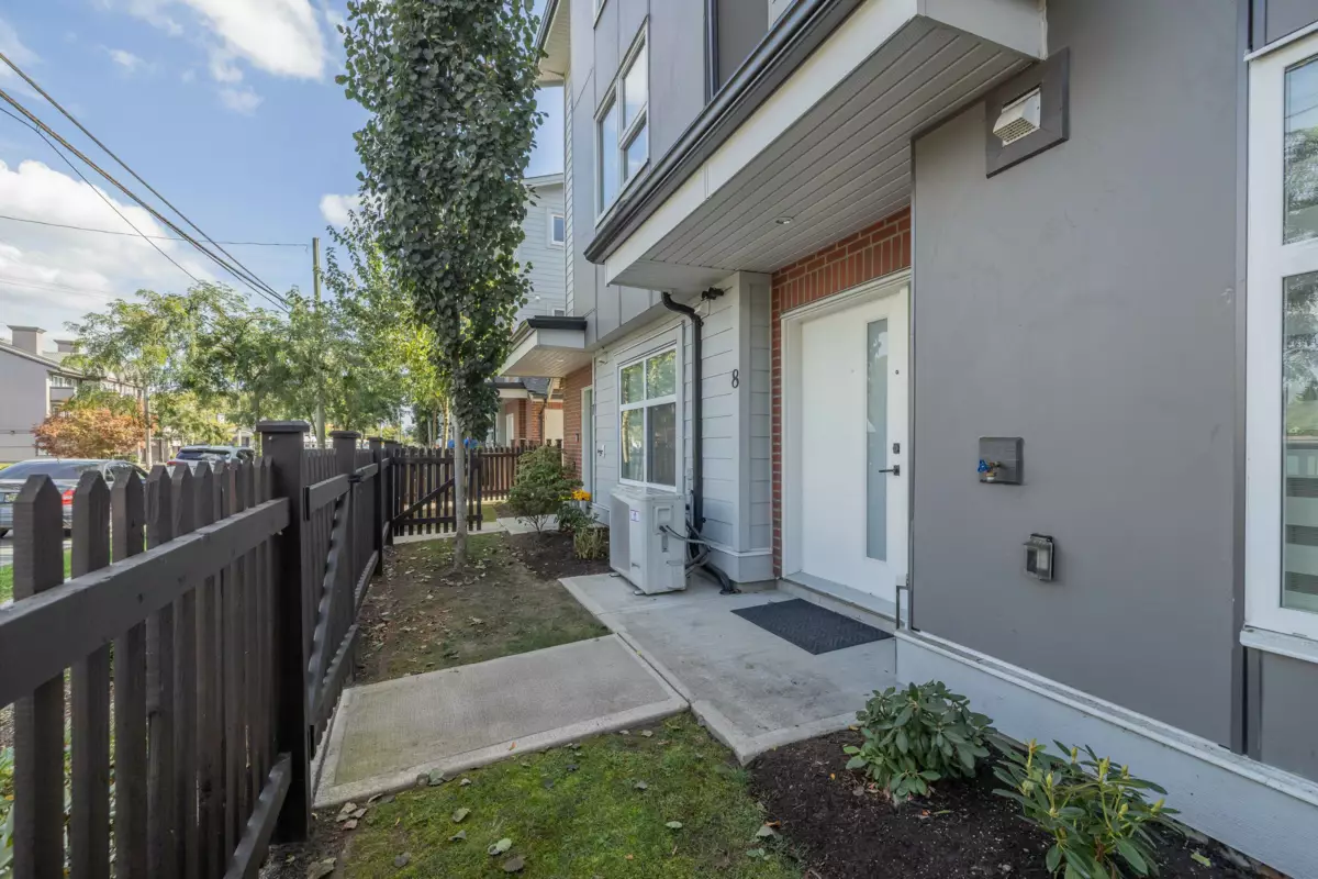Living Room Photo of 8 22334 48 Avenue, Langley, BC