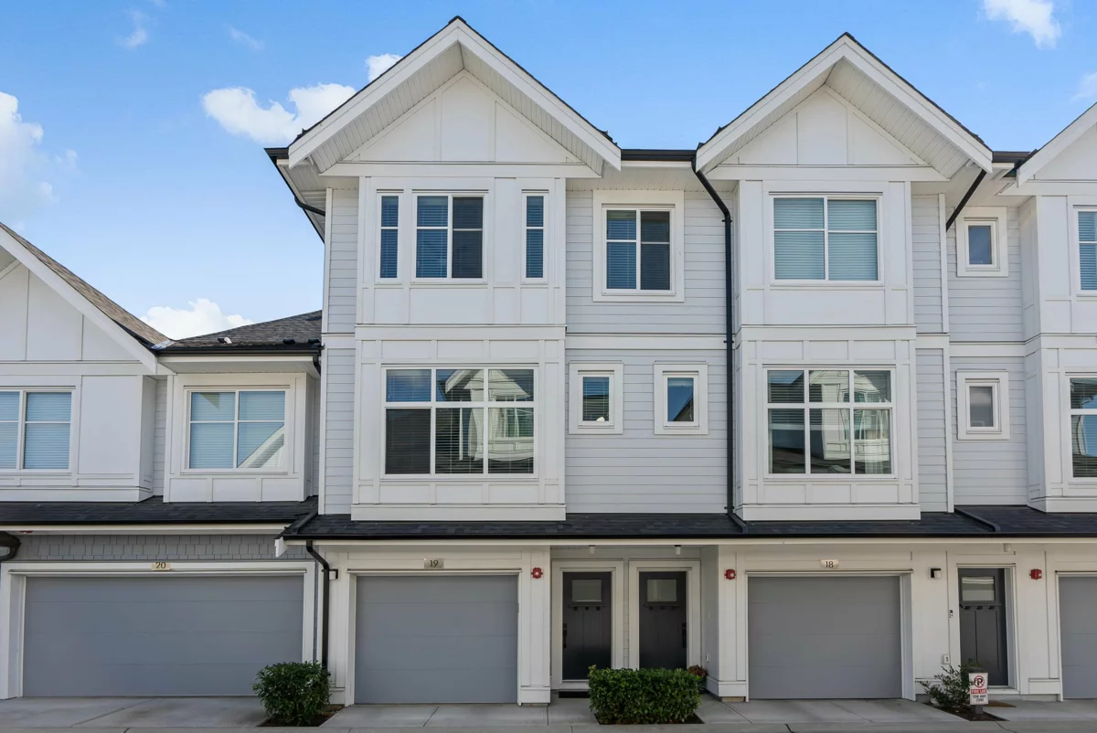 Living Room Photo of 19 21688 52 Avenue, Langley, BC