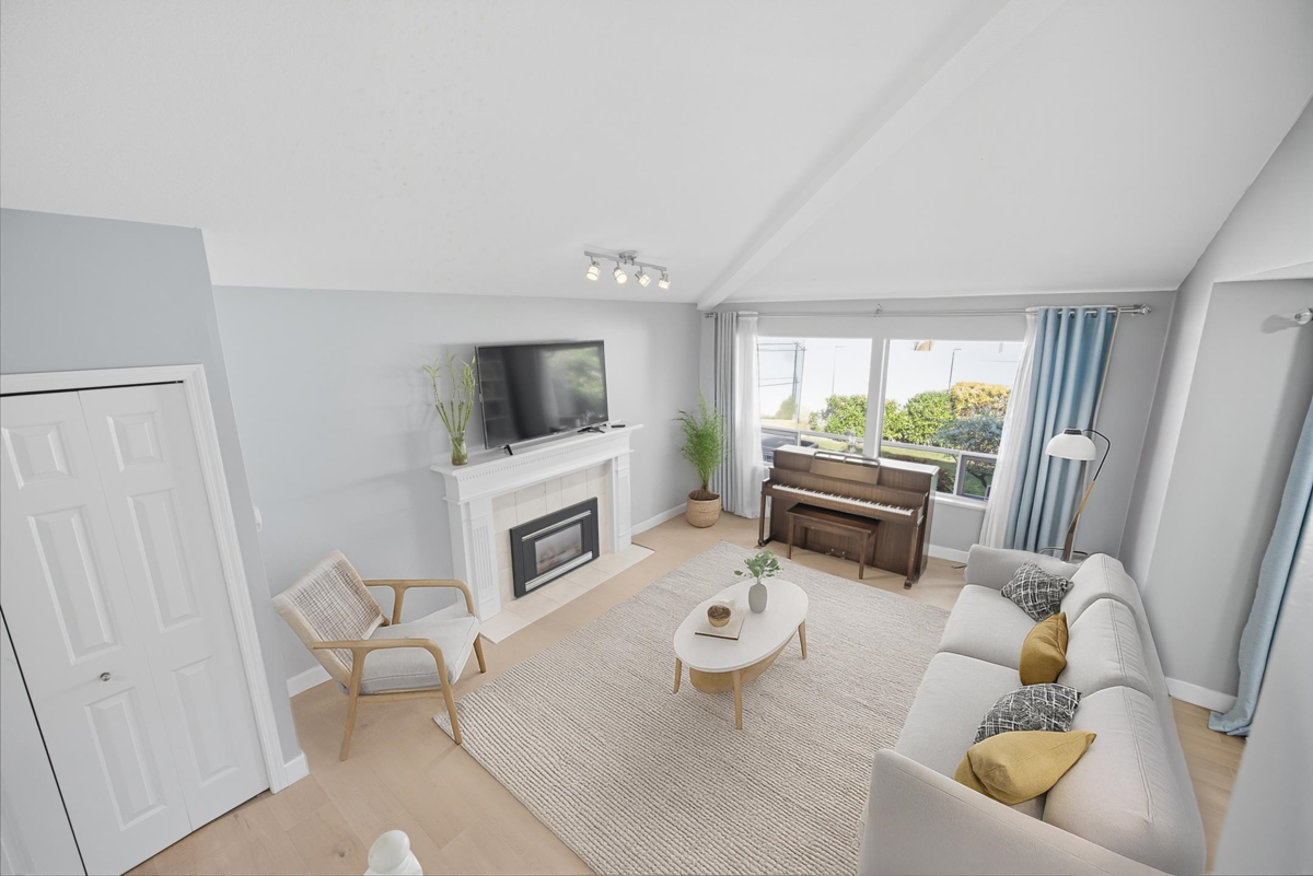 Dining Area Photo of 118 15121 19 Avenue, Surrey, BC