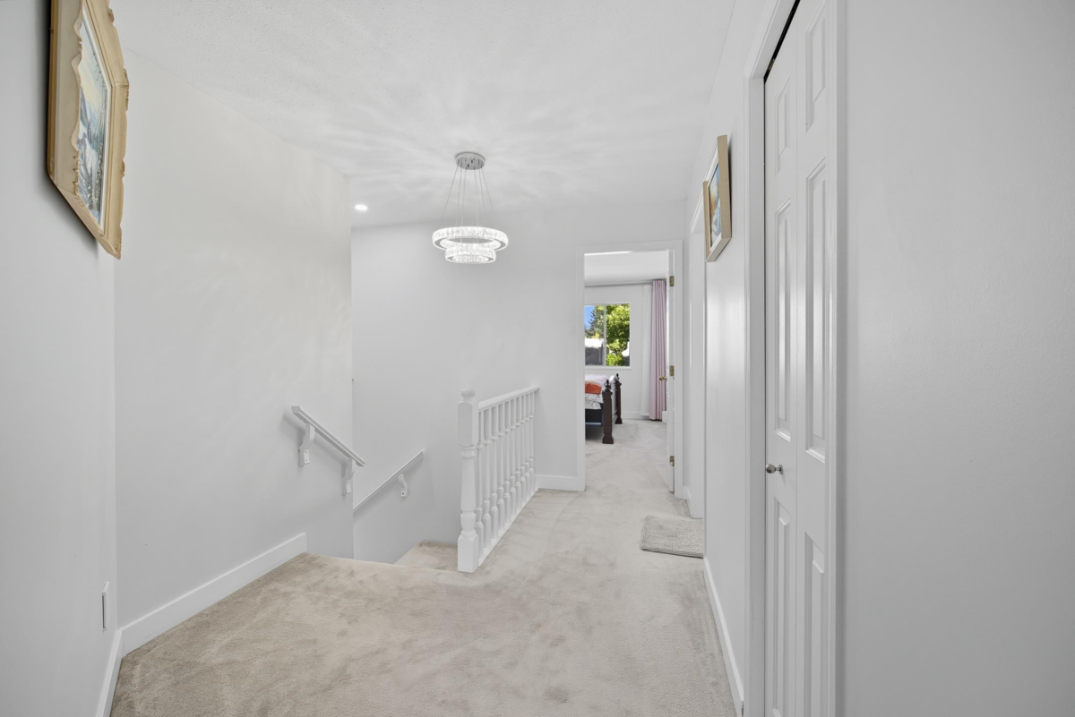 Entry Foyer Photo of 118 15121 19 Avenue, Surrey, BC