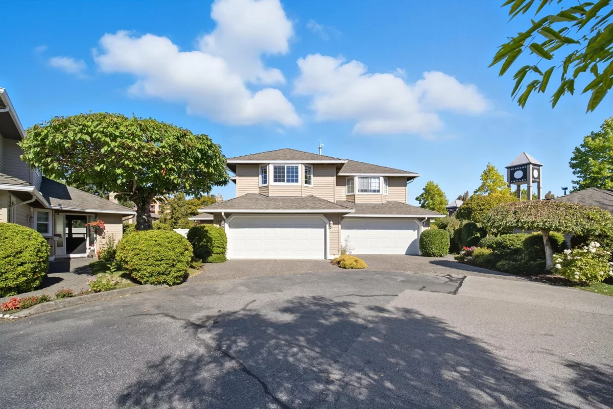 Exterior Front Photo of 118 15121 19 Avenue, Surrey, BC