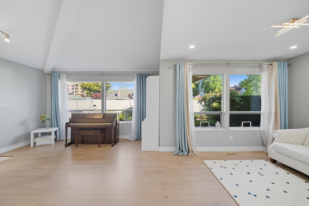 Family Room Photo of 118 15121 19 Avenue, Surrey, BC